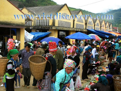 Hàm Rồng – Lao Chải - Tả Van (hoặc Tả Phìn) - Chợ Cán Cấu